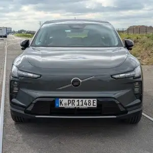 Volvo EX60 Tests und Fahrberichte