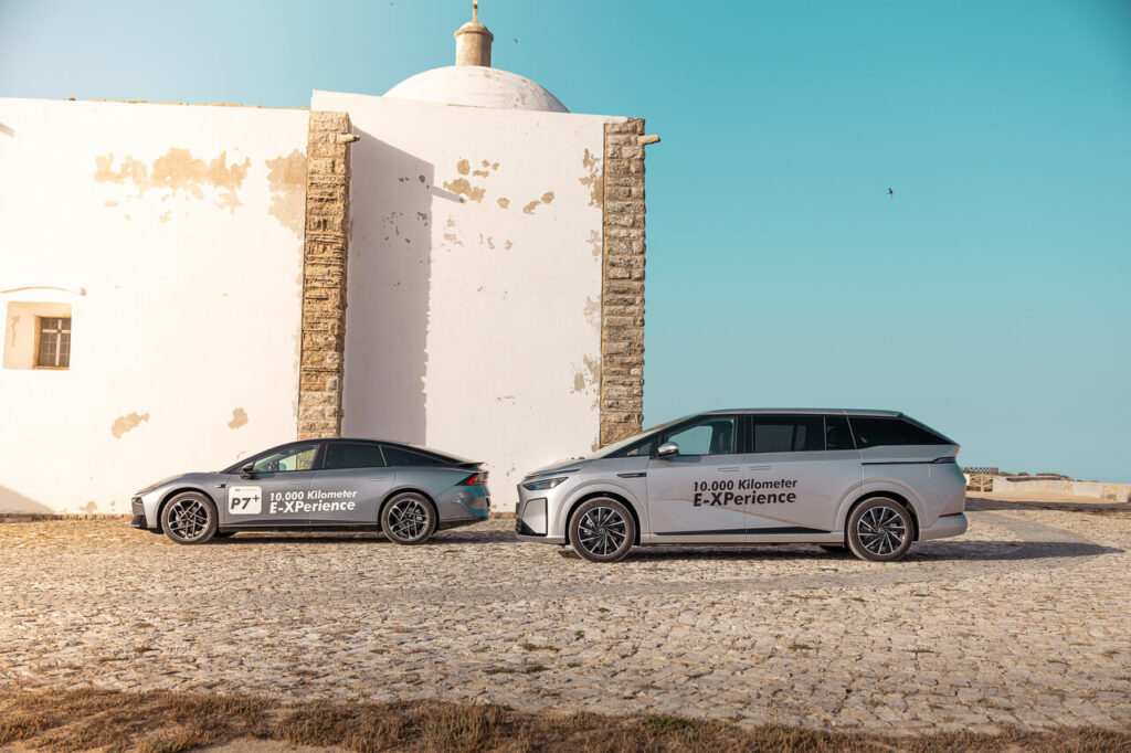 Langstreckentaugliche Elektroautos Xpeng P7+ und Xpeng X9 mit 800-Volt-Technik bei der E-XPerience 2026 in Portugal, Foto: Mario Roman Lambrecht