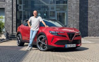 Alfa Romeo Junior Elettrica 280 Veloce (2026) im Test: Sportliches Performance-Modell mit Elektroantrieb im Fahrbericht von Daniel Przygoda.