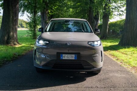 Leapmotor B03X in Tundra Grey - Frontansicht