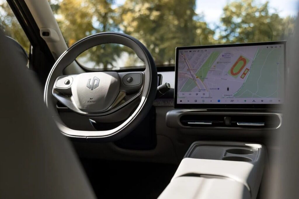 Der Zentralbildschirm des Infotainmentsytems im Leapmotor B03X ist 14,6 Zoll groß. (Foto: Mario-Roman Lambrecht)