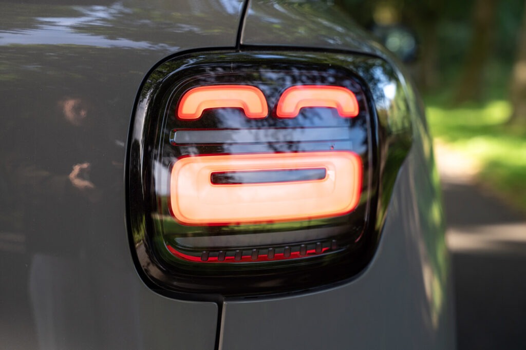 Die LED-Rückleuchten beim Leapmotor B03X sehen aus wie ein Smiley.