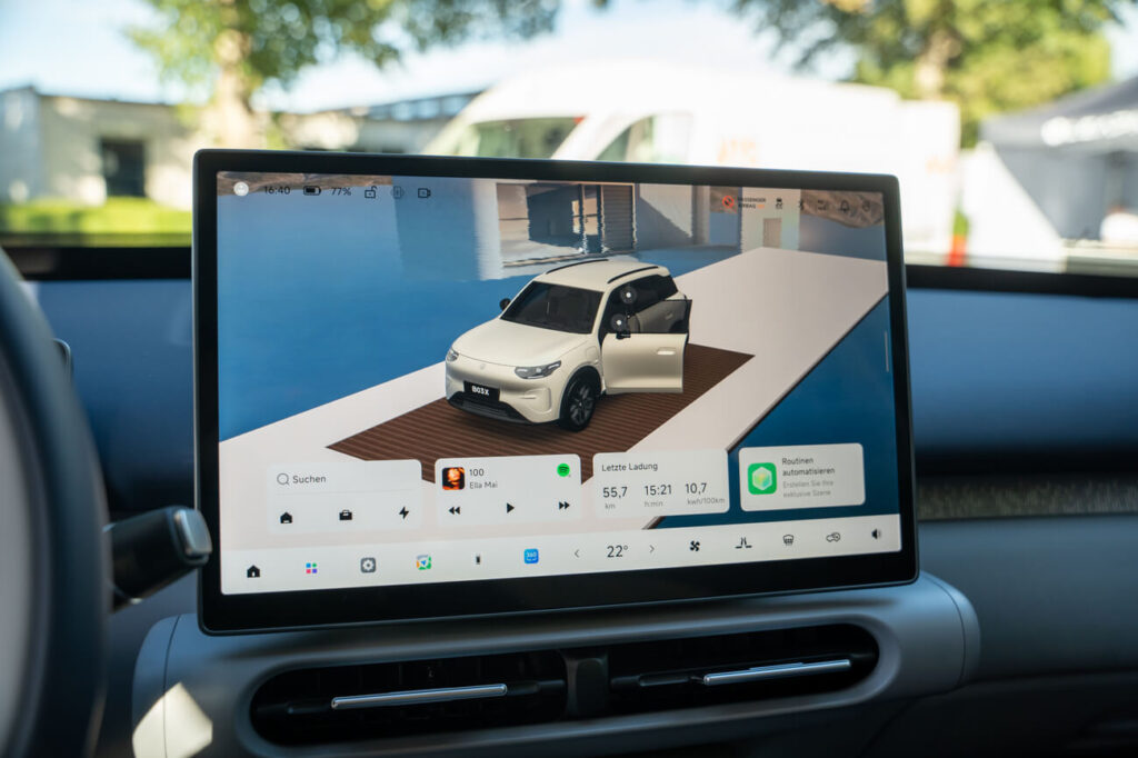 14,6 Zoll Touchscreen im Leapmotor B03X: Schneller Snapdragon-Prozessor mit kurzer Reaktionszeit und eine übersichtliches Menü mit logischer Benutzeroberfläche.