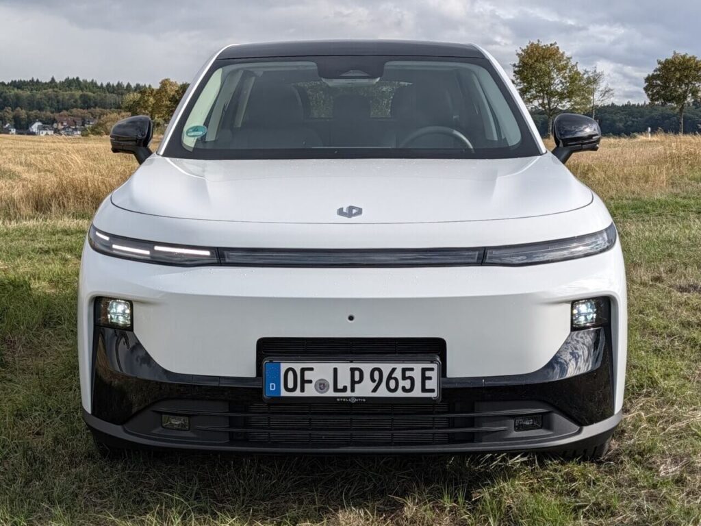 Frontansicht beim Leapmotor B10: LED-Scheinwerfer.