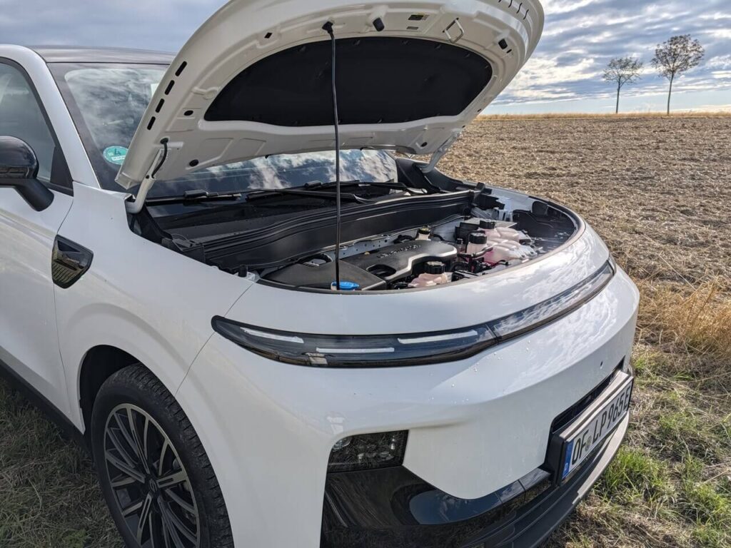 Hybrid-Version mit einer Systemleistung von 160 kW/218 PS. 1499 ccm Benzinmotor und Elektromotor.