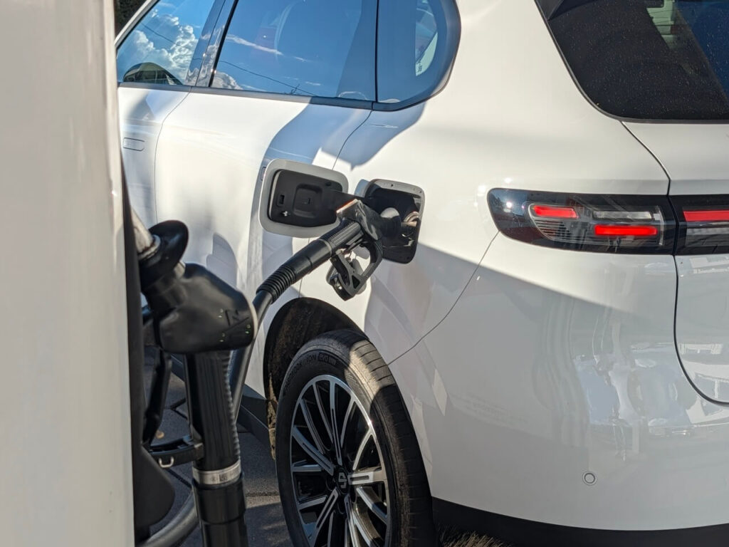 Wie viel verbraucht der Leapmotor B10 als Hybrid: Praxisverbrauch im Alltag.
