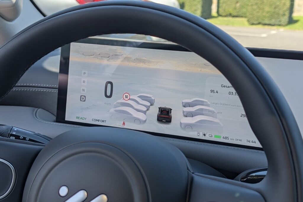 Instrumentendisplay: Digitaltacho mit vielen fahrrelevanten Infos
