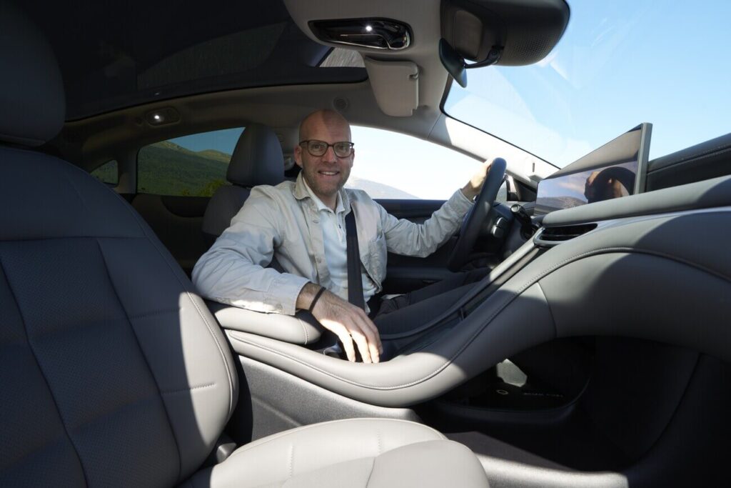 Daniel Przygoda über den MG IM5: Die vielen technischen Innovationen, wie die Allrad-Lenkung verhelfen der großen Elektro-Limousine zu mehr Dynamik und Wendigkeit.