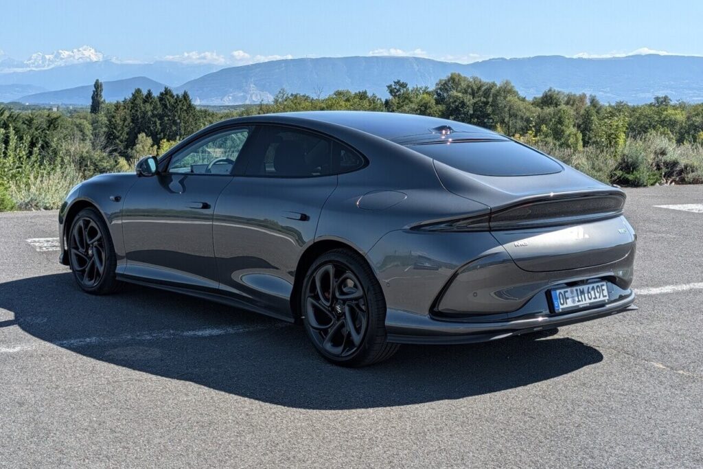 5-türige Fließheck-Limousine mit Elektroantrieb und einer Gesamtlänge von 4,93 Metern.