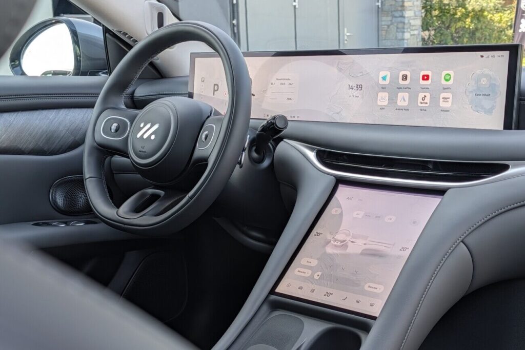 Touch-Bedienkonzept im MG IM5: 26,3-Zoll-Widescreen (Instrumenten- und Infotainmentdisplay) und 10,5 Zoll Zentral-Touchscreen in der Mittelkonsole.