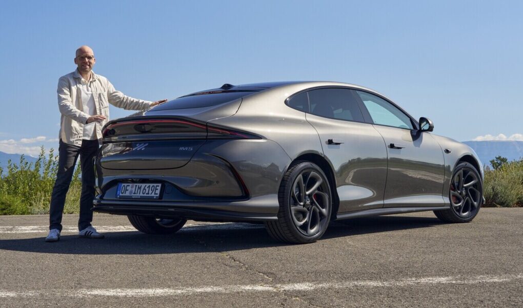 Daniel Przygoda testet den den MG IM5 Premium AWD mit 800-Volt-Technik