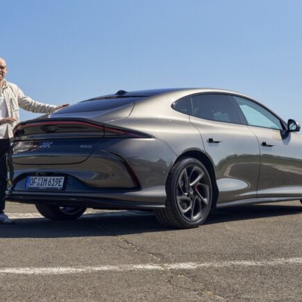 Daniel Przygoda testet den den MG IM5 Premium AWD mit 800-Volt-Technik