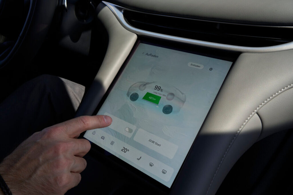 100 kWh Batterie im MG IM5 mit 575 km Reichweite in der Antriebsversion mit Allrad und bis zu 710 km Reichweite mit Heckantrieb.