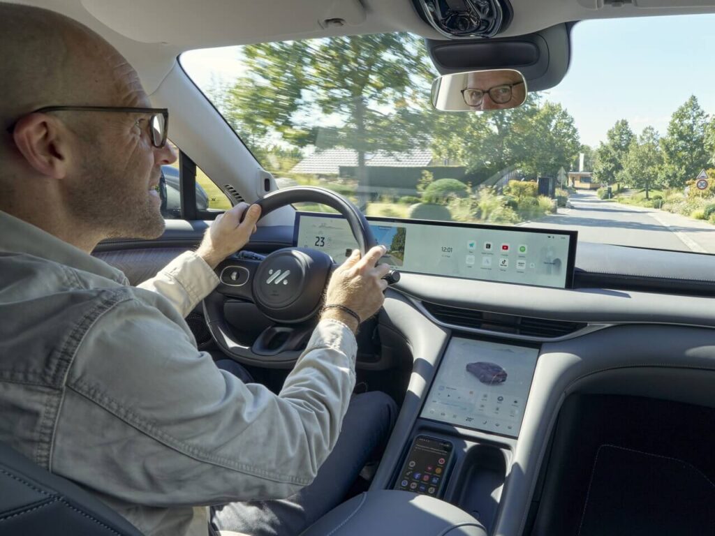 Fahreindruck: Durch die Hinterachslenkung ist der MG IM6 sehr agil. Das Komfortniveau im Mittelklasse-SUV ist insgesamt sehr hoch.