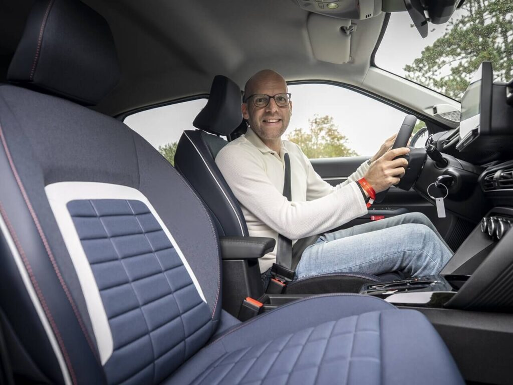 Empfehlung für einen günstigen Kleinwagen mit Elektroantrieb: Daniel Przygoda testet den Citroën Ë-C3. (Foto: Dani Heyne)