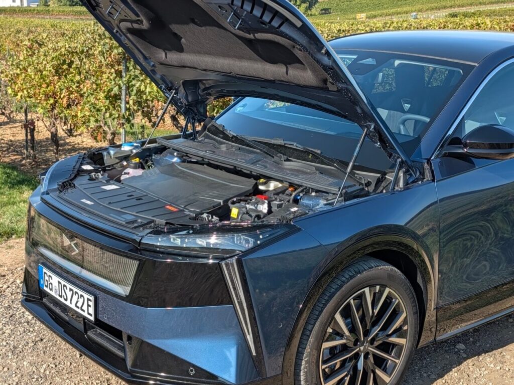 Elektromotor mit 169 kW (230 PS) und Frontantrieb