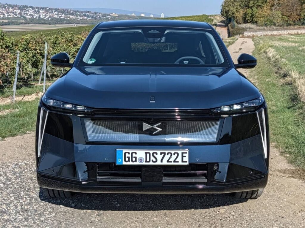 DS N°7 E-Tense Testwagen in Topas Blau, Frontansicht