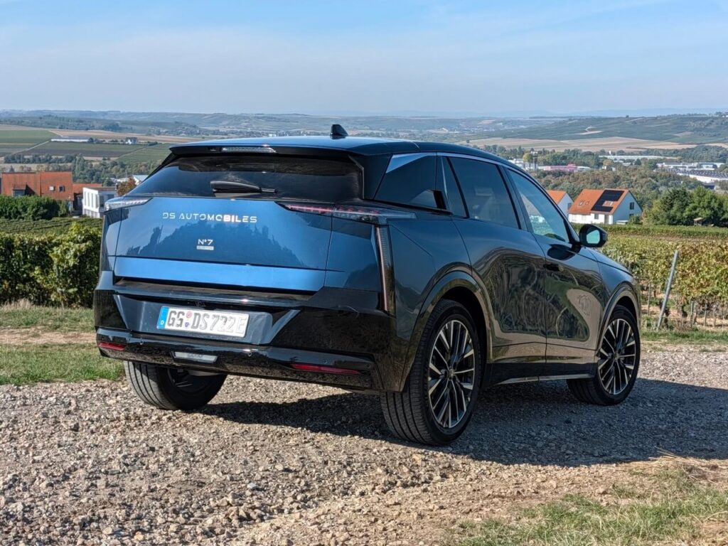 Luxuriöses Elektro-SUV DS N°7 FWD mit bis zu 543 km Reichweite im Fahrbericht.