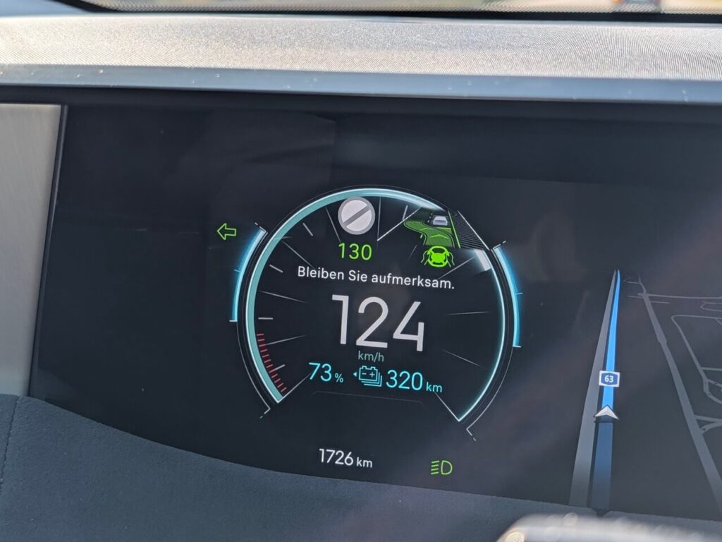 DS Drive Assist 2.0 (ZVON) mit Radar-Technik ermöglicht halbautomatischen Spurwechsel (SALC).