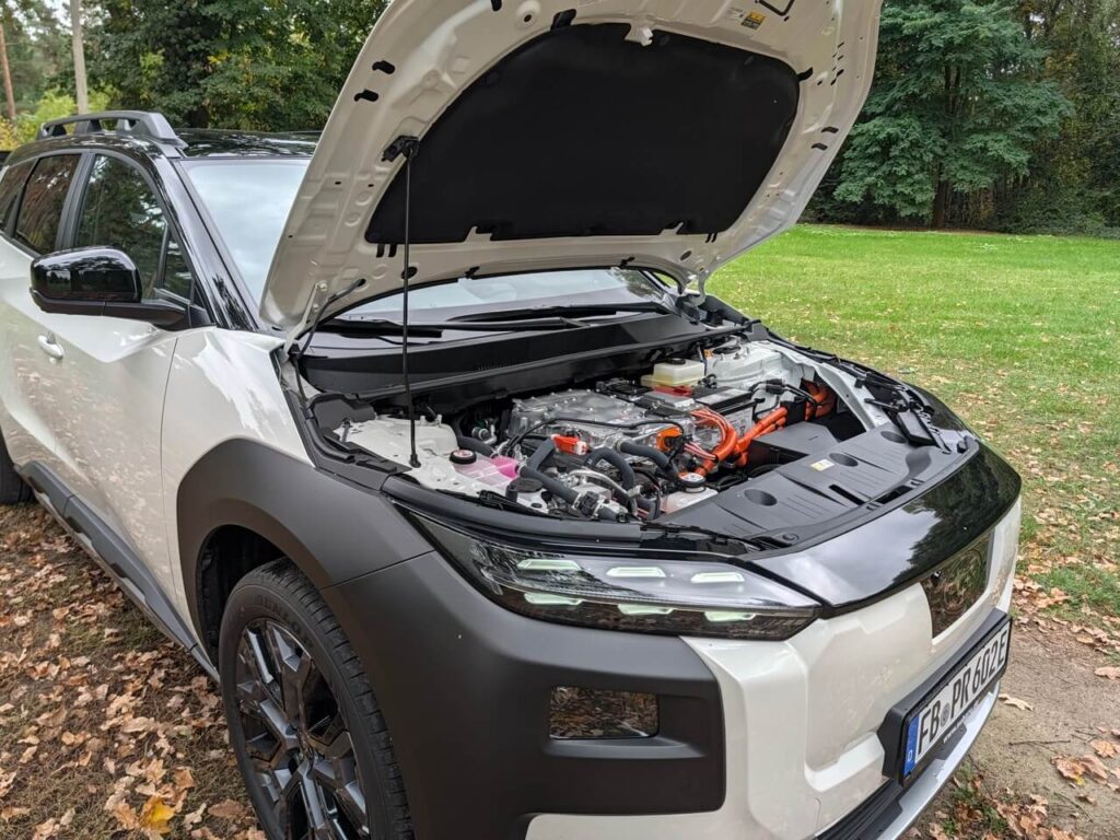 Unter der Fronthaube des Subaru E-Outback ist kein Platz für einen Frunk.