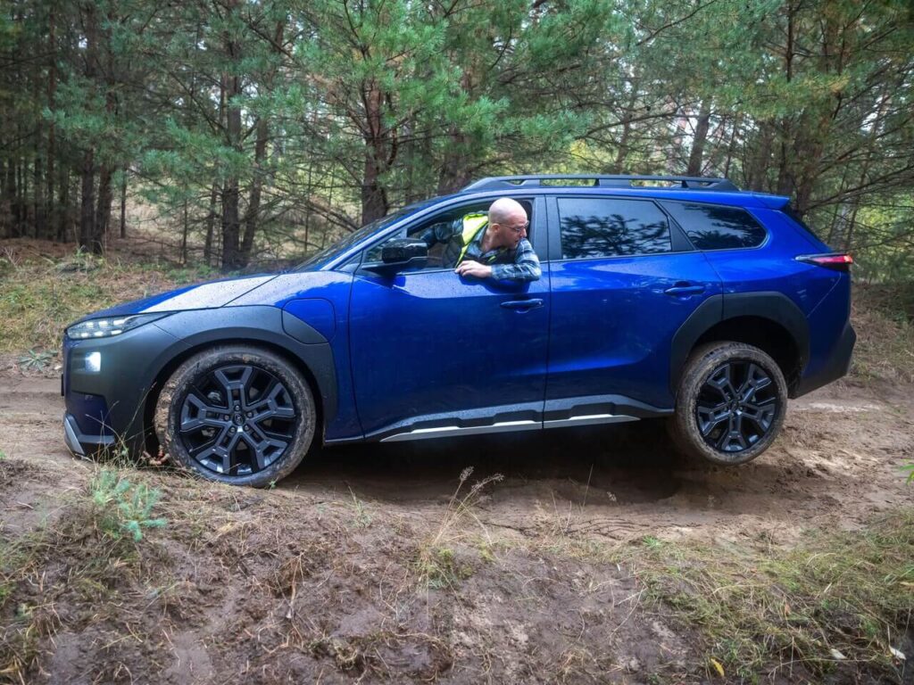 Die Bodenfreiheit beim Subaru E-Outback beträgt 211 Millimeter. Durch den Einsatz von hochfestem Stahl ist die Karosserie besonders verwindungssteif. ( Foto: André Tillmann)