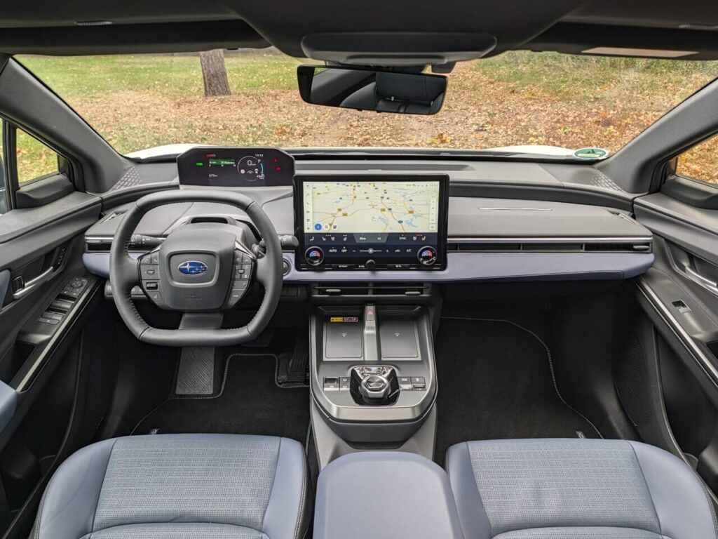 Armaturenbrett beim Subaru E-Outback Platinum mit 14 Zoll großem Touchscreen.