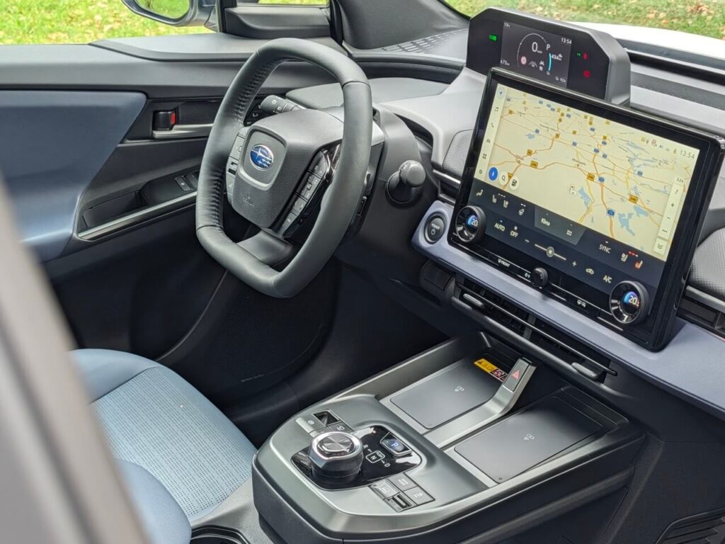 Der Fahrzeuginnenraum beim Subaru E-Outback macht einen soliden Eindruck. Es wurden viele hochwertige Materialien verbaut. Der Qualitätseindruck ist sehr gut.