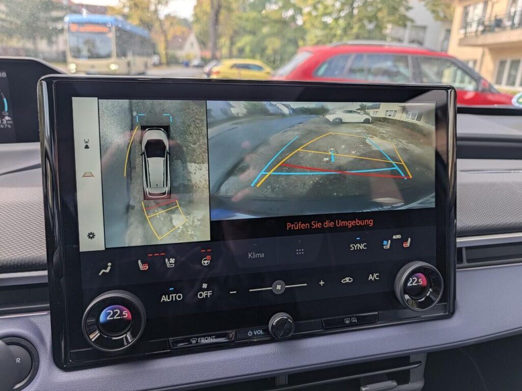 Das 360-Grad-Kamerasystem mit dynamischen Führungslinien im Subaru E-Outback gehört in allen Ausstattungsvarianten zum Serienumfang.