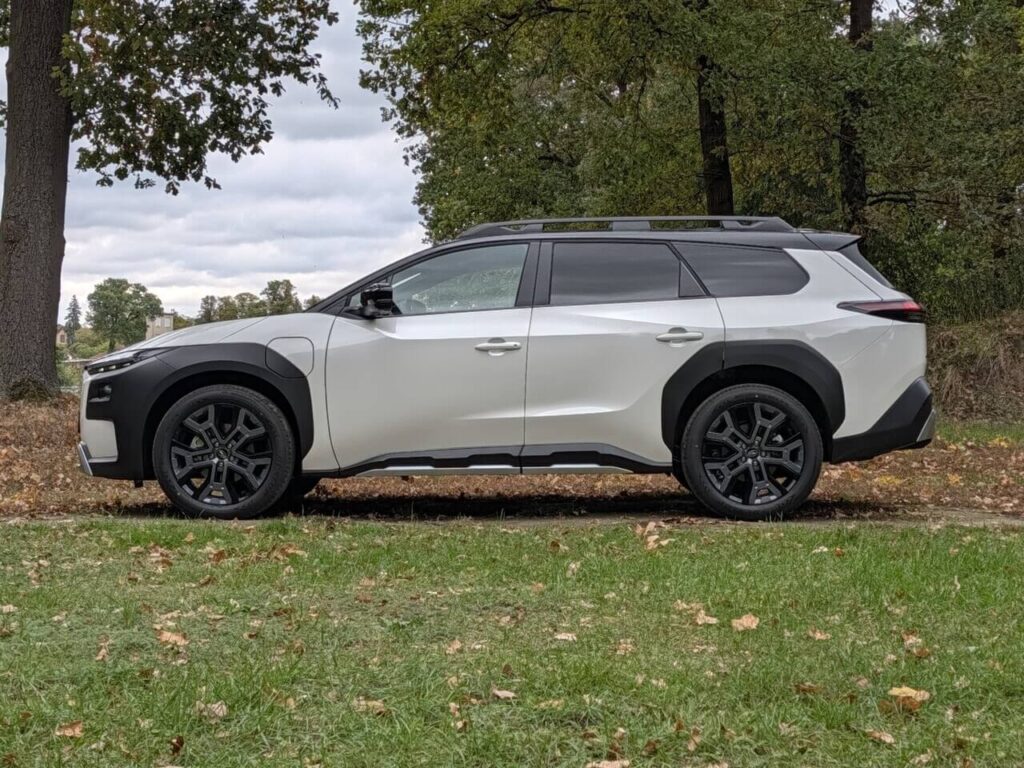 Mittelklasse-Crossover (SUV-Kombi) mit Allradantrieb und einer Gesamtlänge 4,85 Meter.