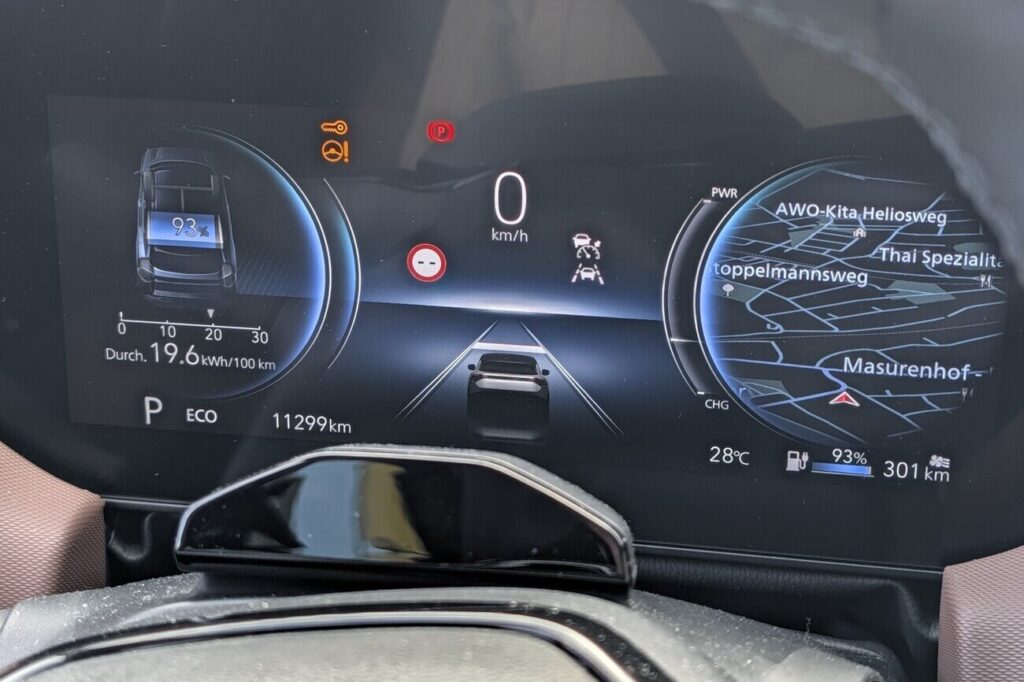Anpassbare 10,25 Zoll Digital-Instrumentierung im Suzuki e Vitara.