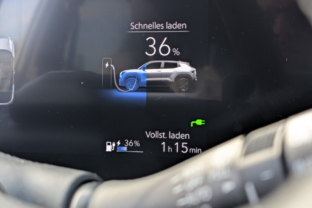 Die Ladezeit (DC-Laden) 10–80 % beträgt lange 45 Minuten. Die Ladeleistung liegt bei maximal 70 kW.