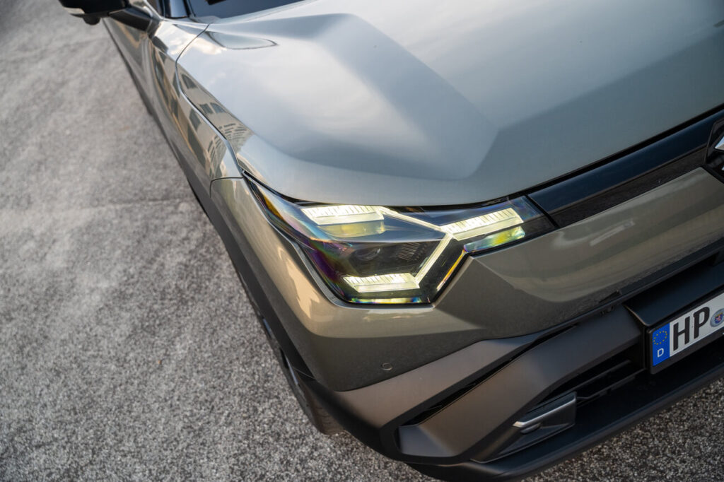 LED-Scheinwerfer sind beim Suzuki e Vitara serienmäßig.