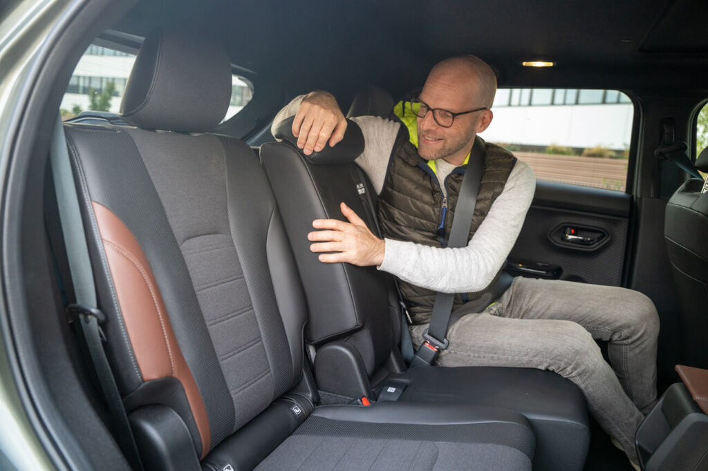 Praktisch: verschiebbare Rücksitzbank im Suzuki e Vitara. Die Sitzflächen sind groß und der Sitzkomfort hoch.