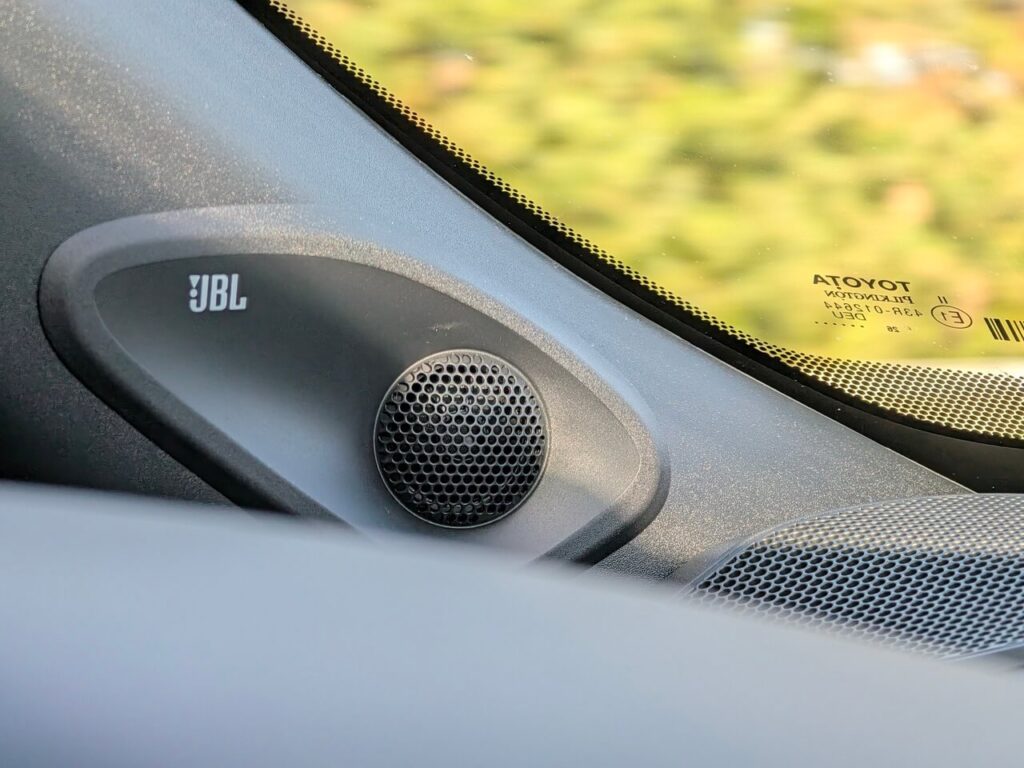 JBL Premium Soundsystem im Yaris Cross Lounge mit Premium Paket.