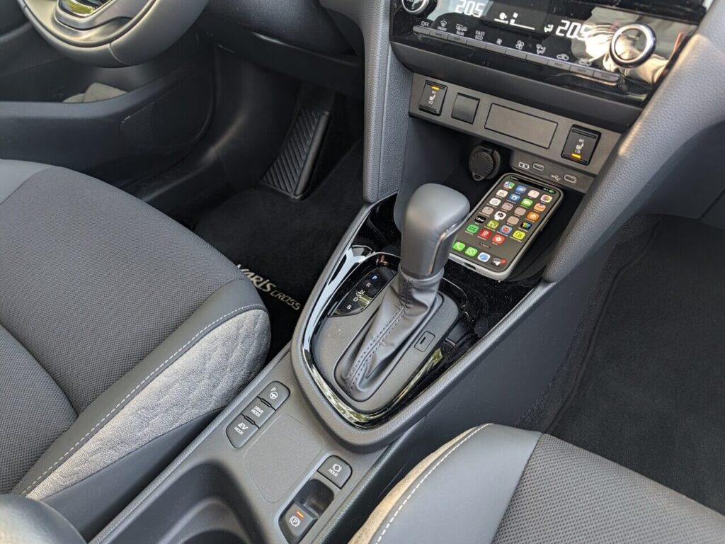 Mittelkonsole mit Wählhebel für das CVT-Getriebe.