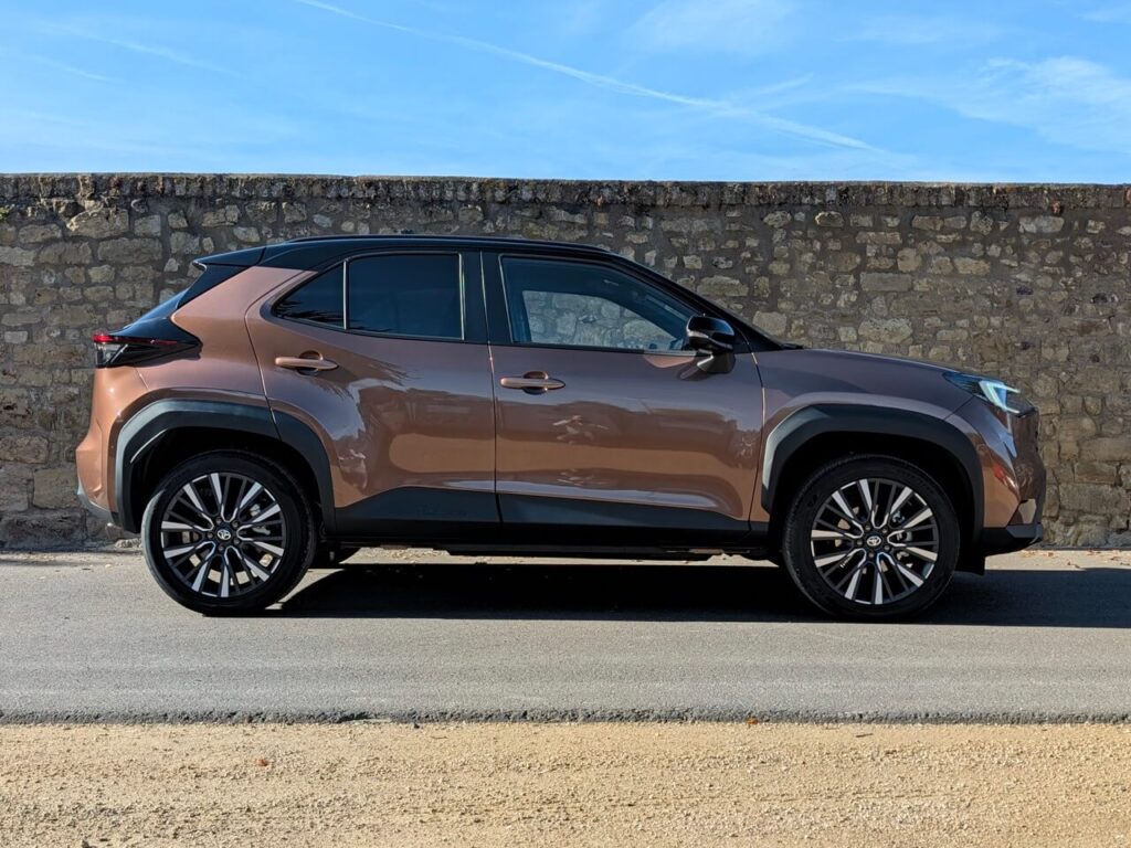 Der Toyota Yaris Cross (B-Segment SUV) hat eine Gesamtlänge von 4,17 Meter.