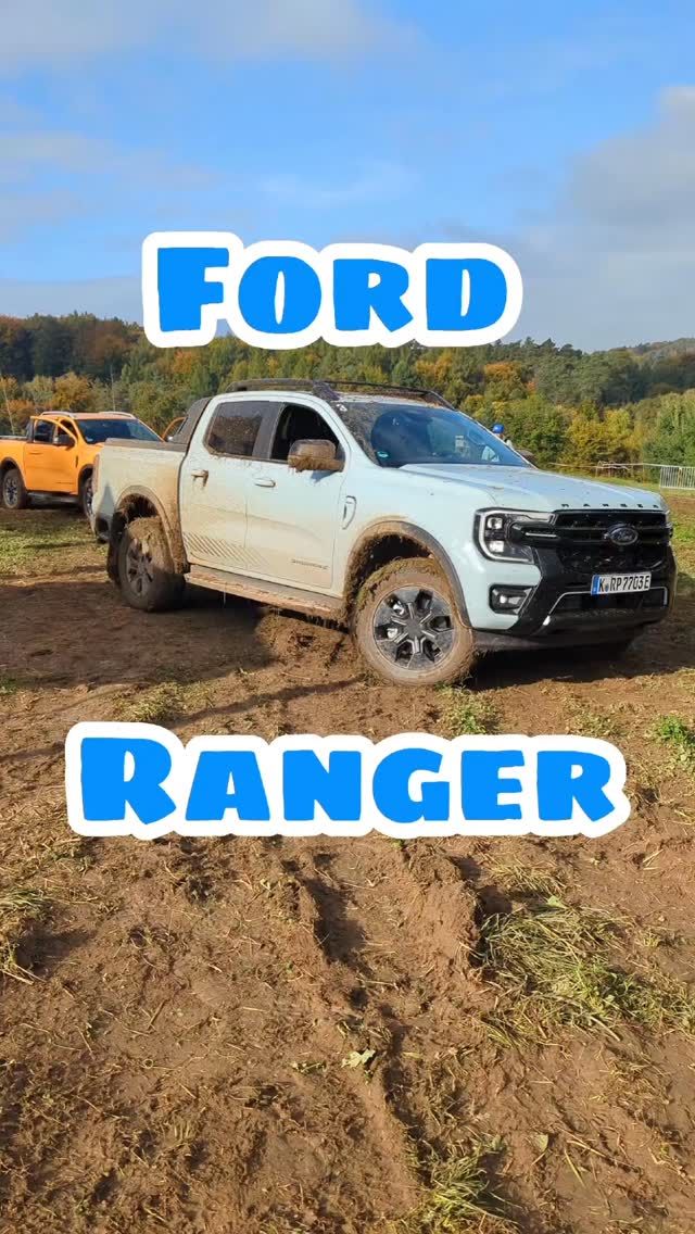 Matsch, Drift jede Menge Power - der neue Ford Ranger Wildtrak Plug-in Hybrid im Härtetest!  Wir waren Offroad unterwegs und durften den PHEV-Ranger so richtig durch den Schlamm jagen. Allrad an, Spaß an und der drehmomentstarke Elektro-Boost macht das Ganze noch verrückter! 😎⚡💪  Ob steile Anstiege, tiefer Matsch oder Power-Drifts: Der Ranger zeigt, dass ein Nutzfahrzeug auch richtig Laune machen kann - und das jetzt sogar teil-elektrisch!  🔥 Kombiniert 2,3-Liter EcoBoost-Benziner mit E-Motor 
⚡ Über 45 km elektrische Reichweite (WLTP) 
🛻 4x4 serienmäßig und voller Offroad-Modus  👉 Was haltet ihr vom elektrifizierten Pick-up?  🙏Riesen Dank an @fordprodeutschland @joeykelly.official @forddeutschland für das Offroad-Abenteuer.  #FordRanger #RangerPHEV #PlugInHybrid #Offroad #Wildtrak #PickupPower #MatschFun #4x4 #ElektroOffroad #FordTestdrive #AutoAbenteuer